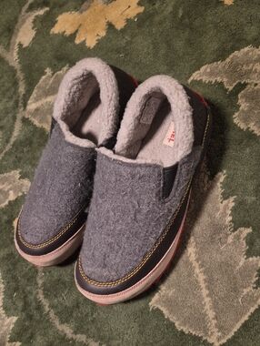 Sorel Gray Wool-Lined Slip-On Winter Clogs with Red Sole Accents
